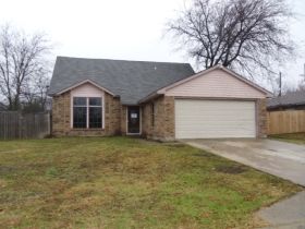 1521 Windsor Dr, Desoto, TX 75115