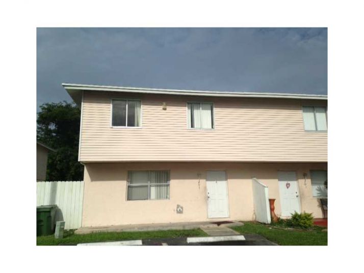 215 NE 12 AV # 207, Homestead, FL 33030