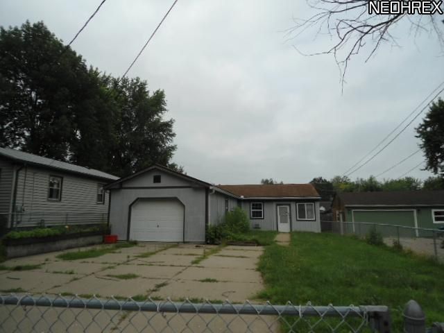 1276 Prospect St, Barberton, OH 44203