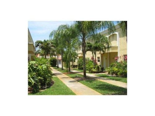 17911 NW 68 AV # O-201, Hialeah, FL 33015