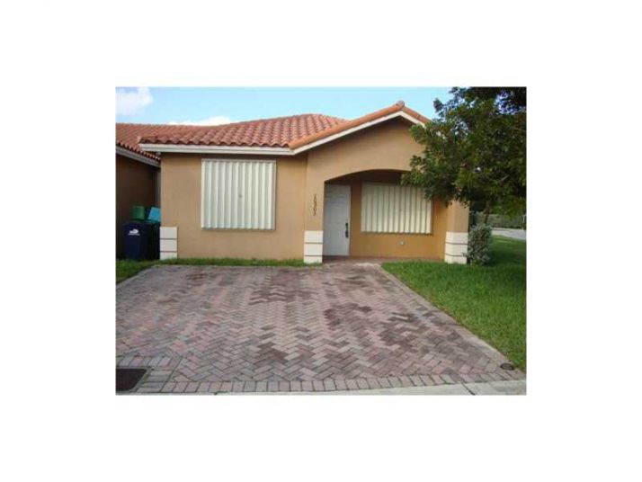 10903 SW 182 LN, Miami, FL 33157