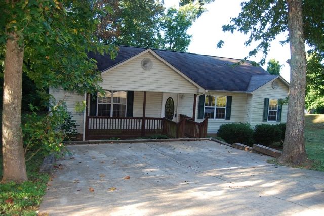 2923 The Lake Rd, Gainesville, GA 30501