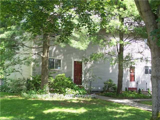 15 Mohawk Ct, Cromwell, CT 06416