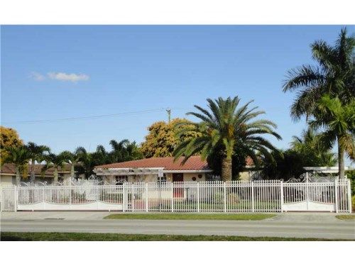 3561 E 8 AV, Hialeah, FL 33013