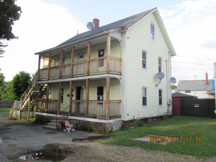 35 Charlton St, Southbridge, MA 01550