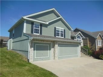 800 Briar Ln, Kearney, MO 64060