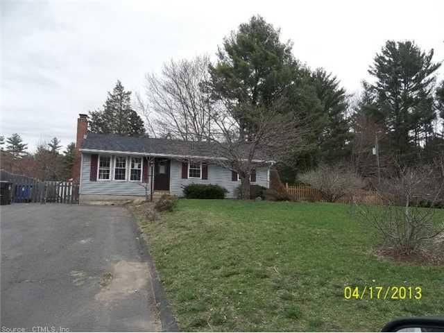 4 Circle Dr, Burlington, CT 06013