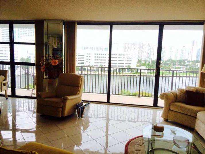 400 LESLIE DR # 730, Hallandale, FL 33009