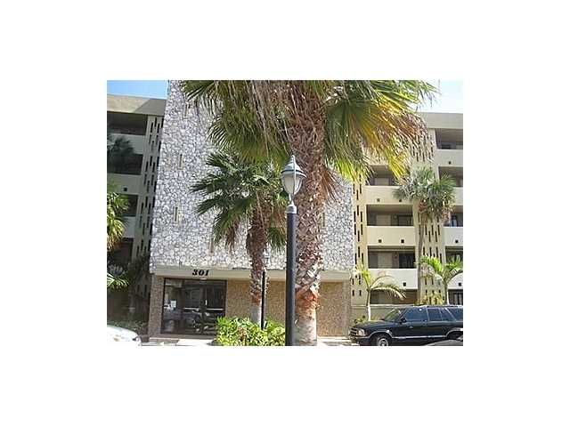 301 GOLDEN ISLES DR # 202, Hallandale, FL 33009