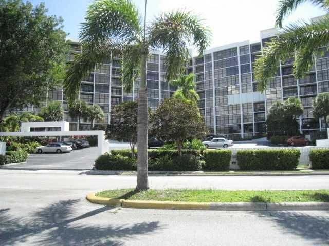 400 LESLIE DR # 917, Hallandale, FL 33009