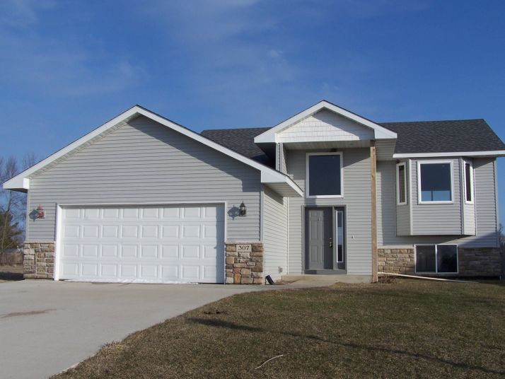 307 Bavaria Ln, Waverly, MN 55390