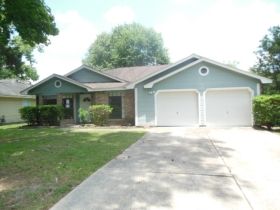 5214 Village Springs Dr, Kingwood, TX 77339