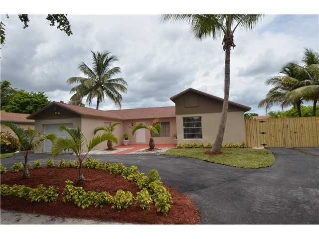 19477 NW 62 AV, Hialeah, FL 33015