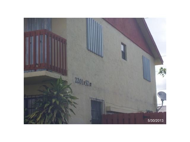 2201 W 52nd St Apt 105, Hialeah, FL 33016