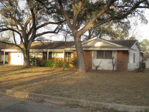 906 Abilene St, Pleasanton, TX 78064