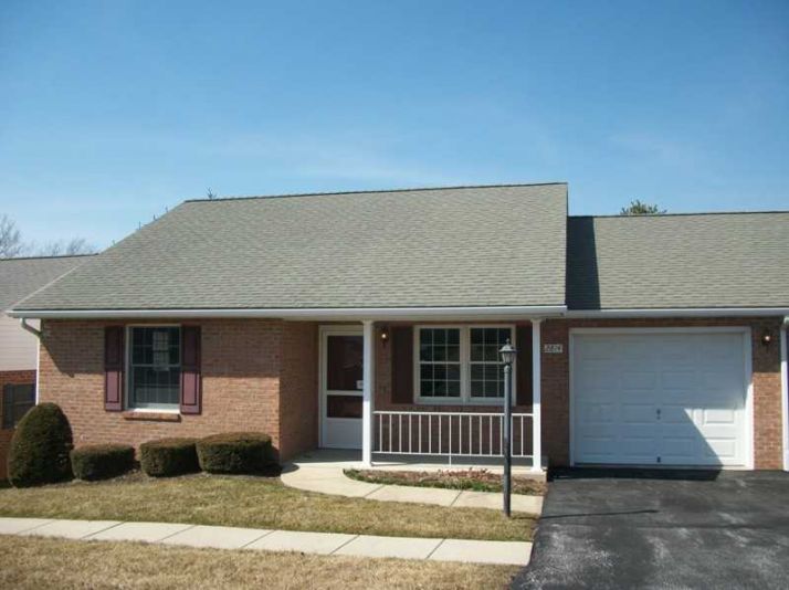 2814 Carlisle Dr # 18, New Windsor, MD 21776