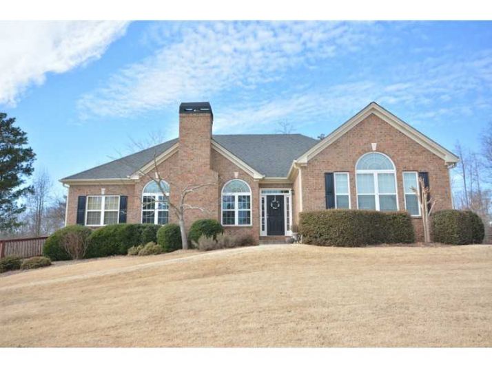 296 Prestwick Drive, Hoschton, GA 30548