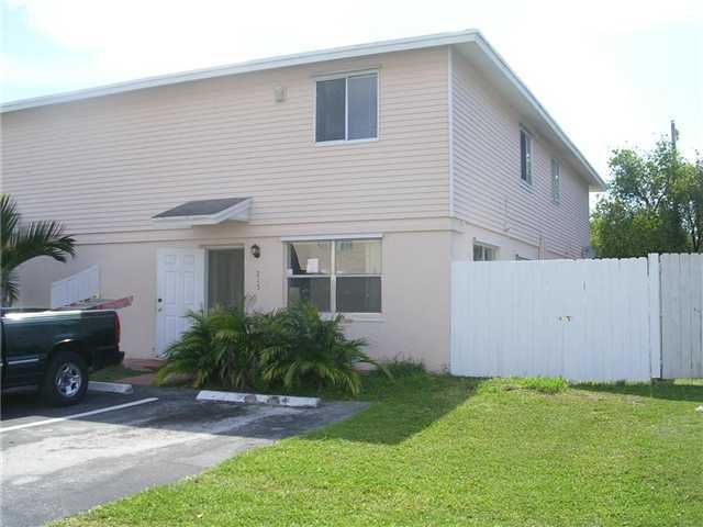 215 NE 12 AV # 215, Homestead, FL 33030