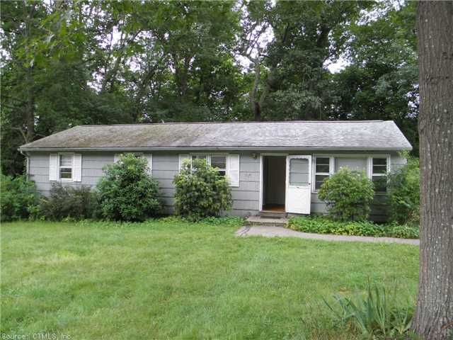 11 Parkwood Dr, Gales Ferry, CT 06335