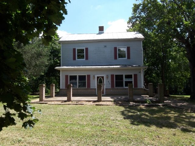 210 Shenandoah Ave, Shenandoah, VA 22849