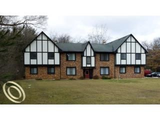 2049 N Duck Lake Rd, Highland, MI 48356