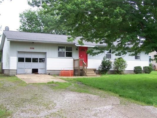 1114 Brad St, Oswego, KS 67356