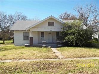 715 N 7th St, Sanger, TX 76266