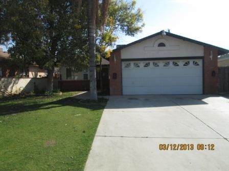 10509 Santa Clara St, Lamont, CA 93241