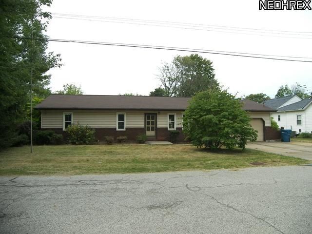 330 Henry St, Amherst, OH 44001