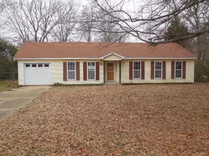 404 Fletcher Rd, Collierville, TN 38017