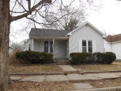 907 N 9th St, Vincennes, IN 47591