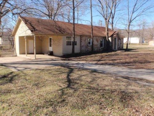 19 N Olive St, Hartford, AR 72938