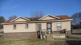 2910 Lake Park Rd, Memphis, TN 38127