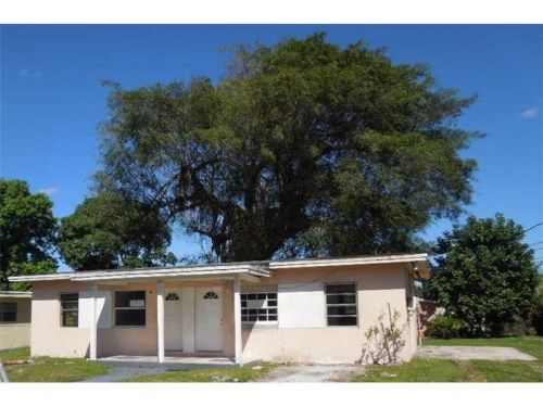 2485 NW 99 ST, Miami, FL 33147