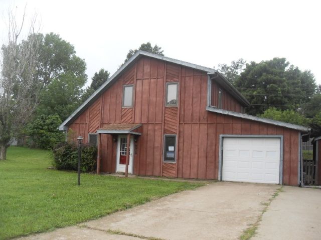 2213 SE Shawnee Dr, Tecumseh, KS 66542