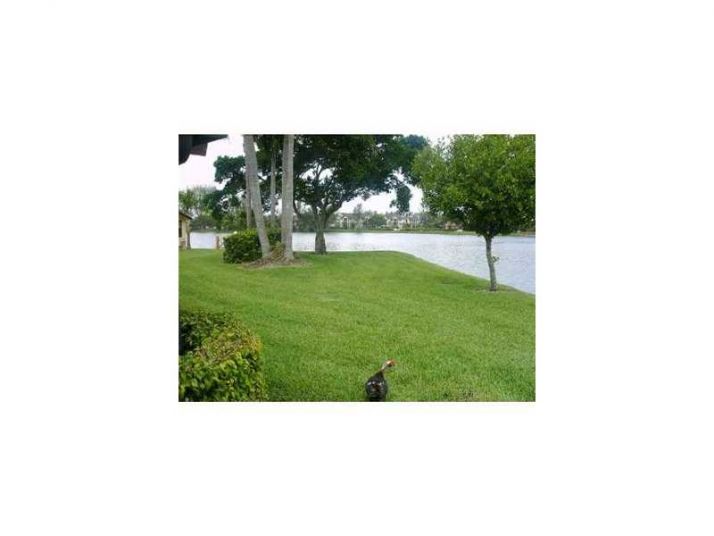 647 BANKS RD # 647, Pompano Beach, FL 33063