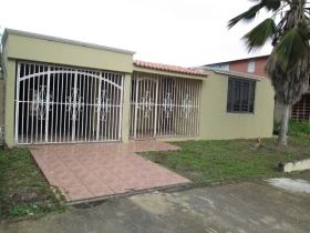 Urb El Cortijo J55 Calle 13, Bayamon, PR 00956