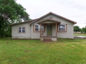 8816 E Main Street, Cushing, OK 74023