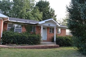 1826 Pine St, Siloam Springs, AR 72761