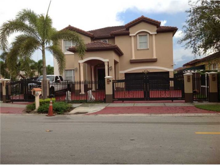 9063 NW 178 LN, Hialeah, FL 33018