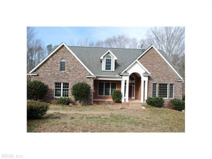 580 Mariners Woods Dr, Hartfield, VA 23071