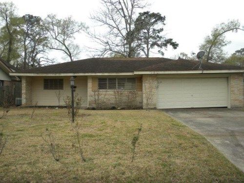 2714 Woodlawn St, Dickinson, TX 77539