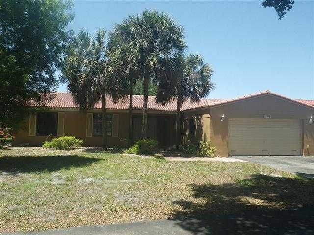 8471 Dundee Ter, Hialeah, FL 33016