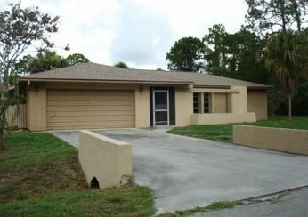 719 Columbus Ave., Lehigh Acres, FL 33972