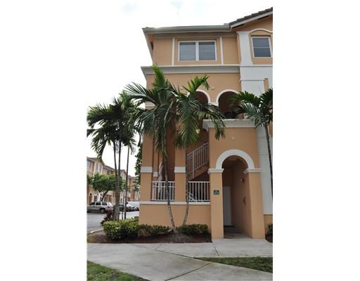 17650 NW 73 AV # 203-18, Hialeah, FL 33015