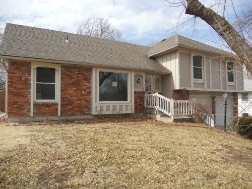 5440 Westgate St, Shawnee, KS 66216