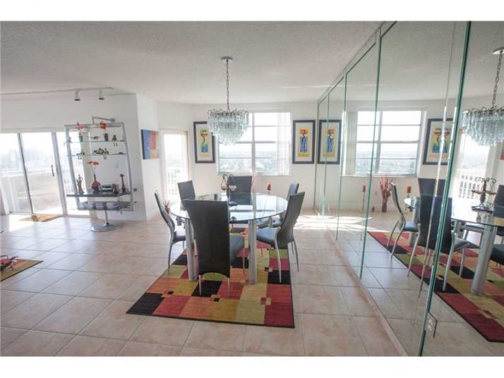 1985 S OCEAN DR # 18E, Hallandale, FL 33009