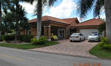 19800 E OAKMONT DR Hialeah, FL 33015