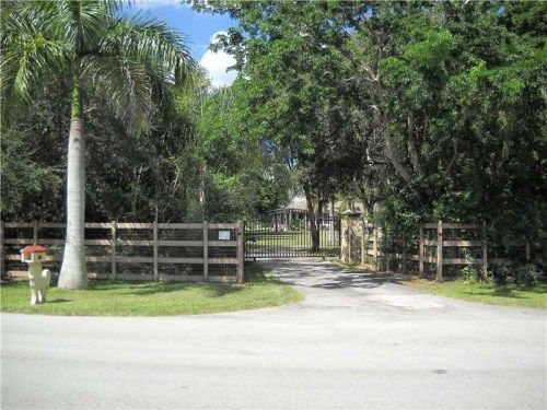 23520 SW 142 AV, Homestead, FL 33032