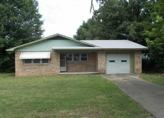 306 E Olive St, Green Forest, AR 72638